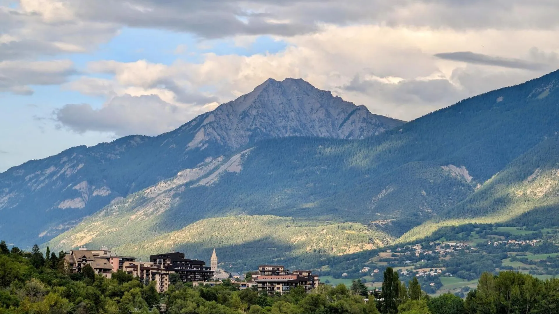 L'Ecole Buissonniere - Embrun Apartment